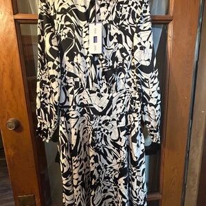 Elegant Black and White Patterned Dress